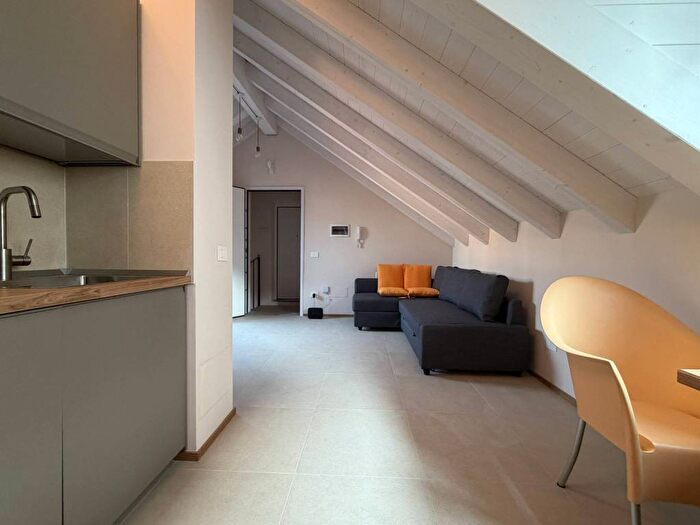 Appartamento trilocale in affitto in Via Padova, Pasteur, Milano