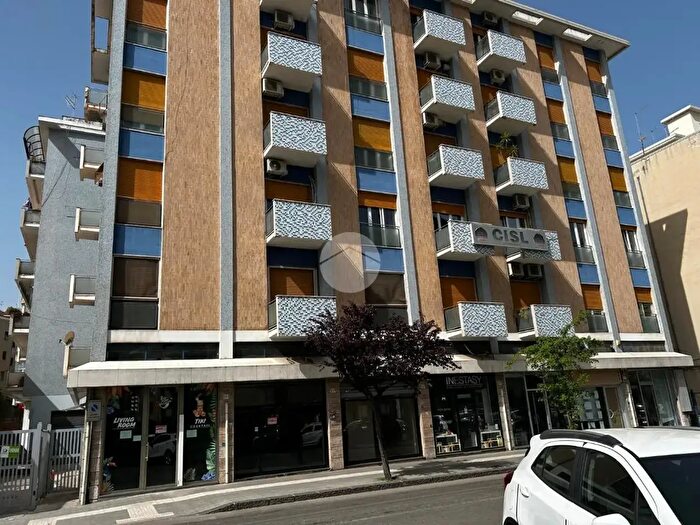 Appartamento trilocale in vendita in Via Gregorio Caloprese, Cosenza