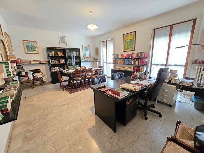 Appartamento trilocale in vendita in Via Parravicini, Monza