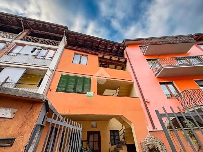 Casa quadrilocale in vendita in Via Santa Lucia, Gazzaniga