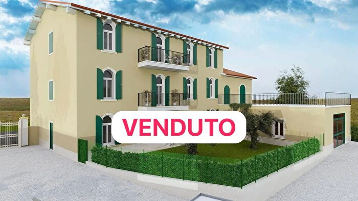 Appartamento con 6 locali in vendita in Via Casaletto, Verona