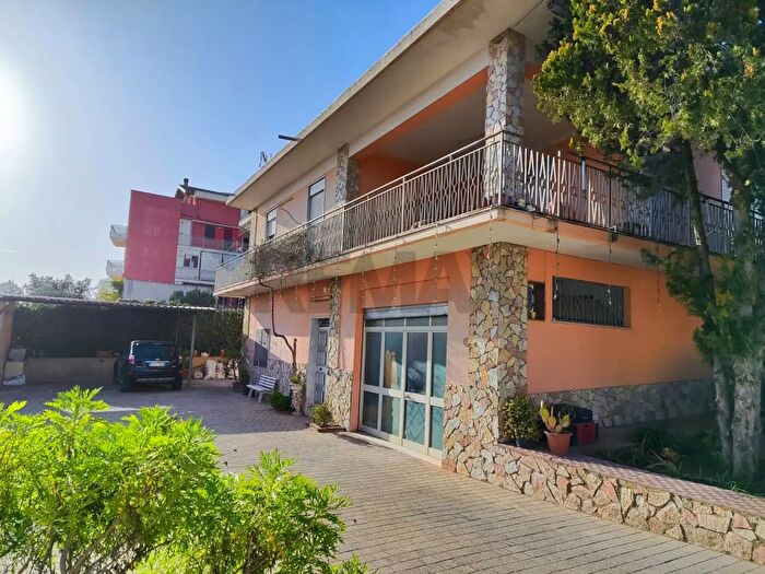 Casa con 15 locali in vendita in Via Salvo dAcquisto, Caltagirone