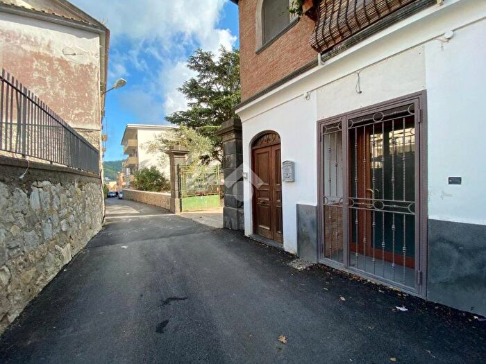 Appartamento bilocale in affitto in Via masturzo, Arola Preazzano, Vico Equense