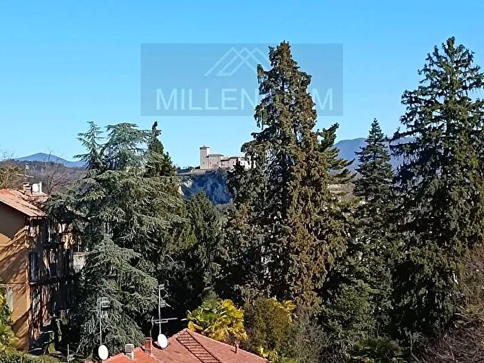 Casa con 10 locali in vendita in Arona