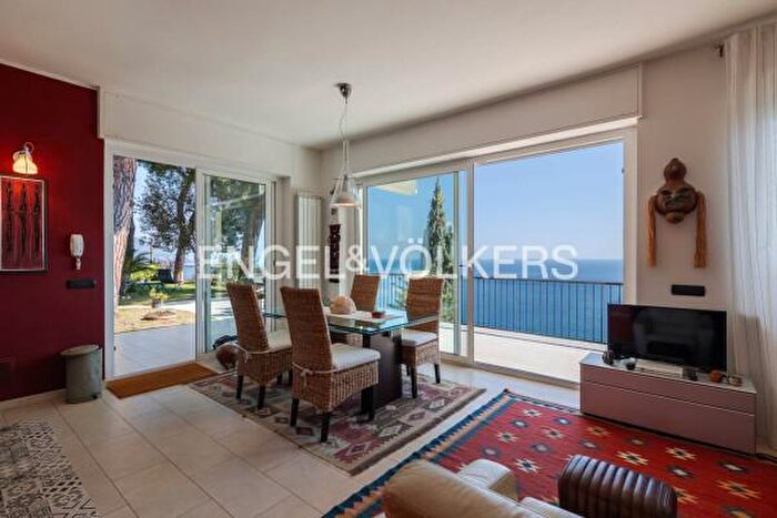 Appartamento quadrilocale in vendita in Via Monaco, Laigueglia