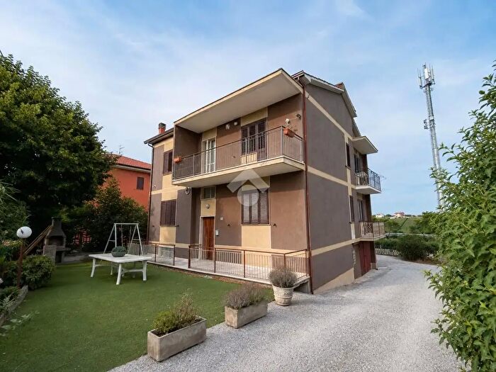 Casa con 6 locali in vendita in Via Case di Trento, Giulianova