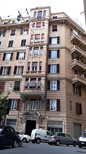 Appartamento con 7 locali in affitto in Via Luigi Lanfranconi, Genova