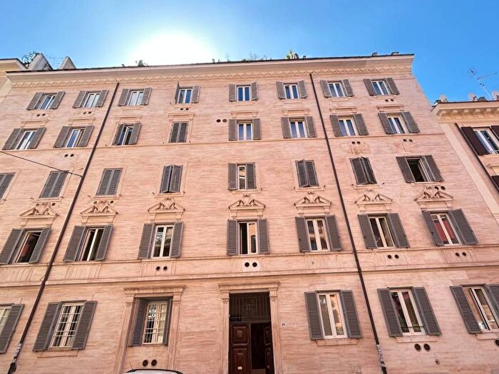 Appartamento trilocale in affitto in Via Marco Aurelio, Colosseo Fori Imperiali, Roma