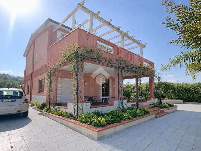 Casa con 6 locali in vendita in Via dei Gelsomini, Trappeto