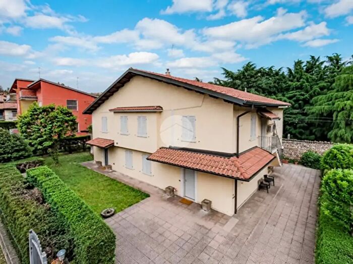 Casa quadrilocale in vendita in Via Tommaseo Niccolò, Chiari