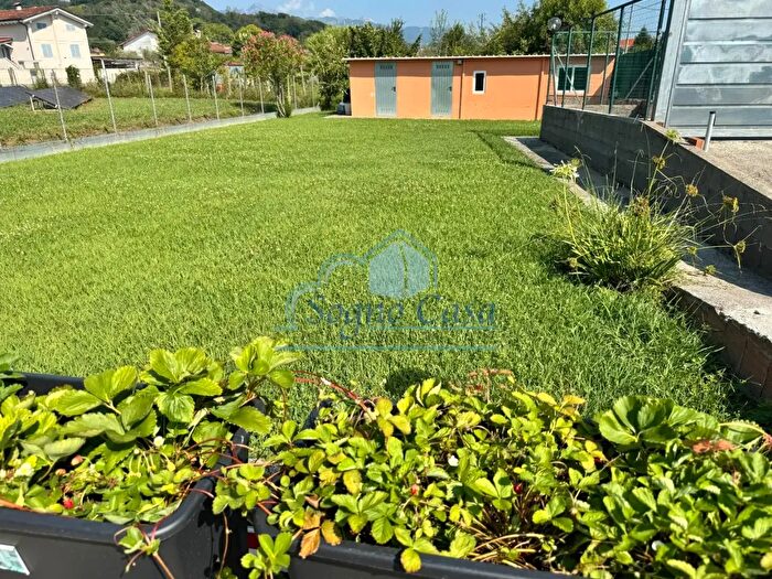 Casa con 8 locali in vendita in Carrara