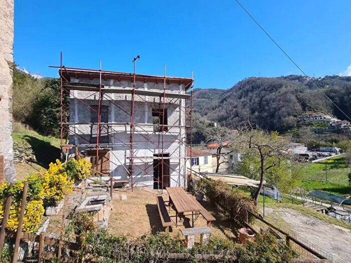 Casa monolocale in vendita in Loc Scaruglia, San Colombano Certenoli