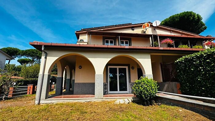 Casa con 5 locali in vendita in Viale del Colle Genzano di Roma, Genzano Di Roma