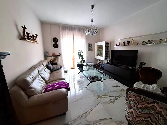 Appartamento quadrilocale in vendita in Stradone Farnese, Piacenza