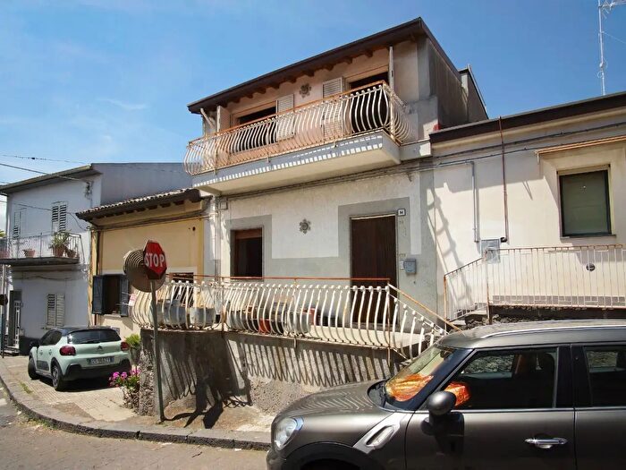 Casa con 7 locali in vendita in Via Ospedale, Linguaglossa