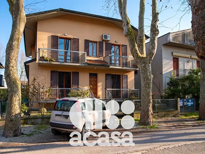Casa con 10 locali in vendita in Via Giuseppe Verdi, Cesenatico