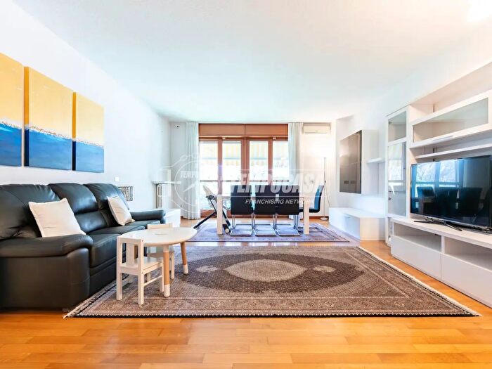 Appartamento trilocale in affitto in Via Francesco Primaticcio, Milano