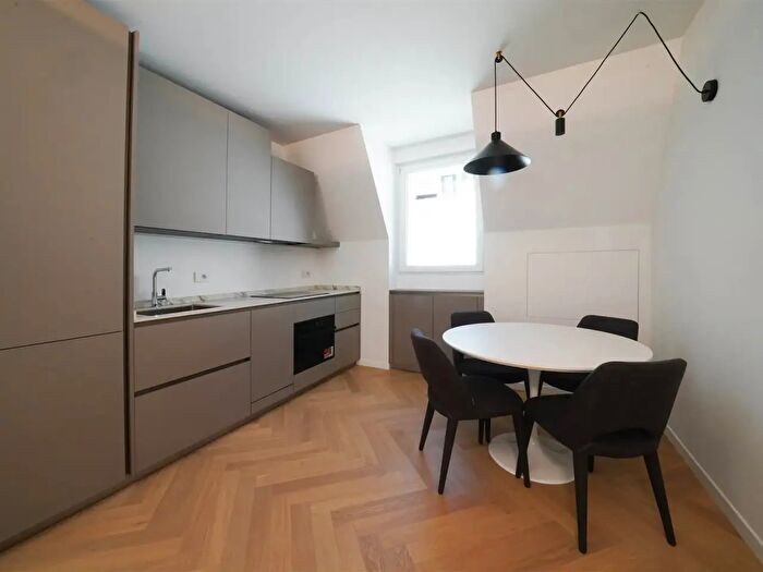 Appartamento trilocale in vendita in Via Chieti, Milano