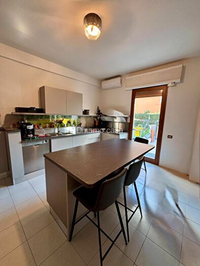 Appartamento quadrilocale in vendita in Via Dora Baltea, Prato