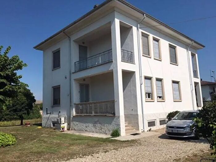 Casa con 6 locali in vendita in Piazza Guglielmo Marconi Pieve del Cairo, Pieve Del Cairo