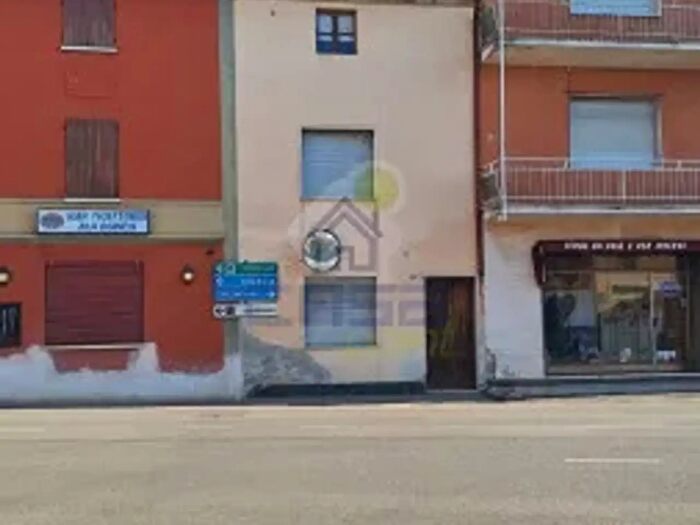 Casa trilocale in vendita in Via Martiri della Libertà, Robecco D'Oglio