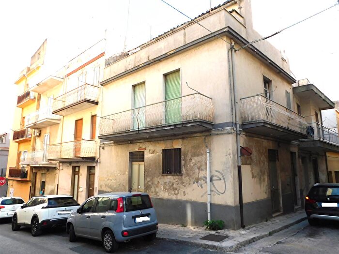 Casa con 9 locali in vendita in Ragusa