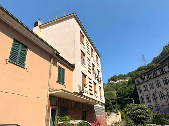 Appartamento trilocale in vendita in Via delle Fabbriche, Genova