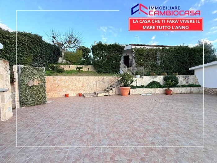 Casa trilocale in vendita in Via Saturo, Leporano