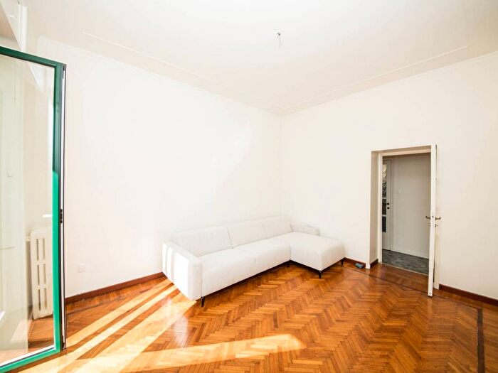 Appartamento trilocale in affitto in Via Luigi Buffoli, Corso Genova, Milano