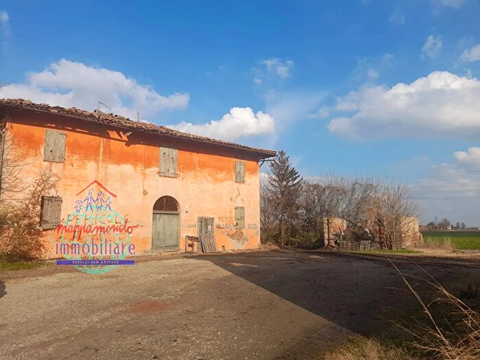 Casa con 7 locali in vendita in Via Saletta, Sala Bolognese