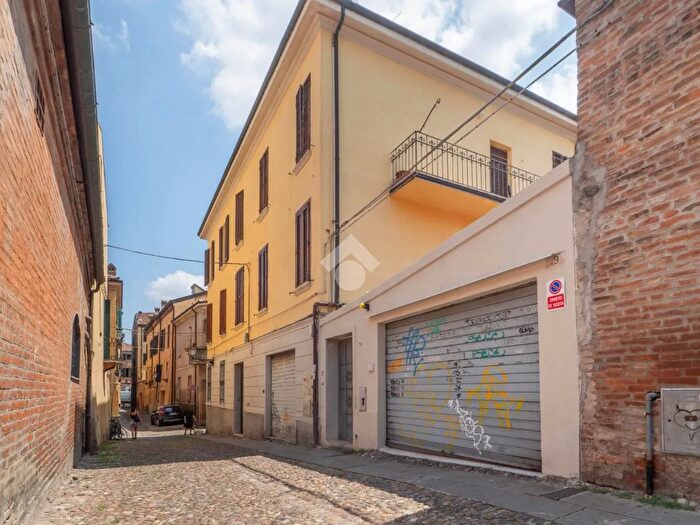 Appartamento bilocale in vendita in Vicolo Leocorno, Ferrara