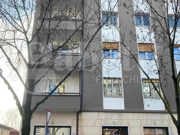 Appartamento con 5 locali in affitto in Via Marco Polo, Verona