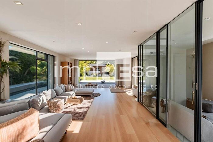 Appartamento con 5 locali in vendita in Via Rota, Treviso