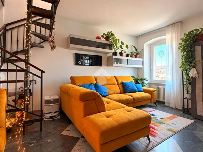 Appartamento con 6 locali in vendita in Piazza della Pace, Santo Stefano Di Magra