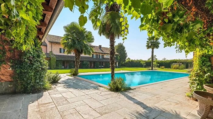 Casa con 20 locali in vendita in Via Granetta, Genola