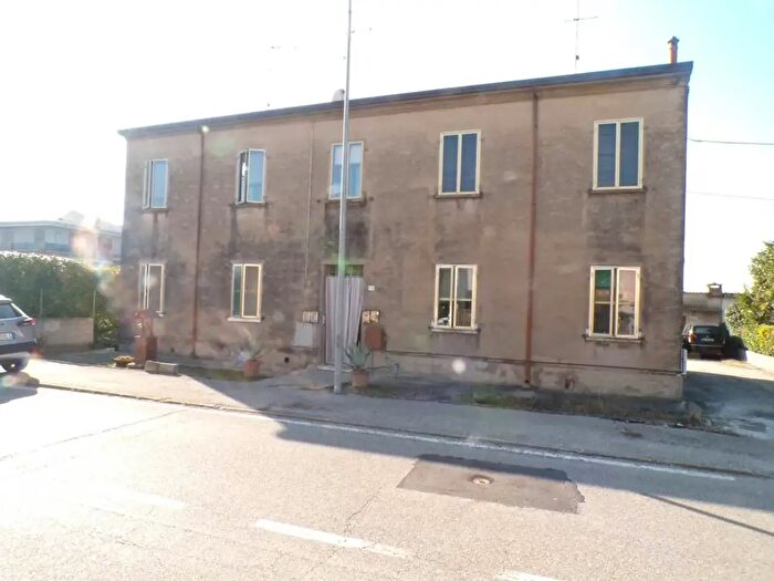 Appartamento quadrilocale in vendita in Via Ariosto, Masi Torello