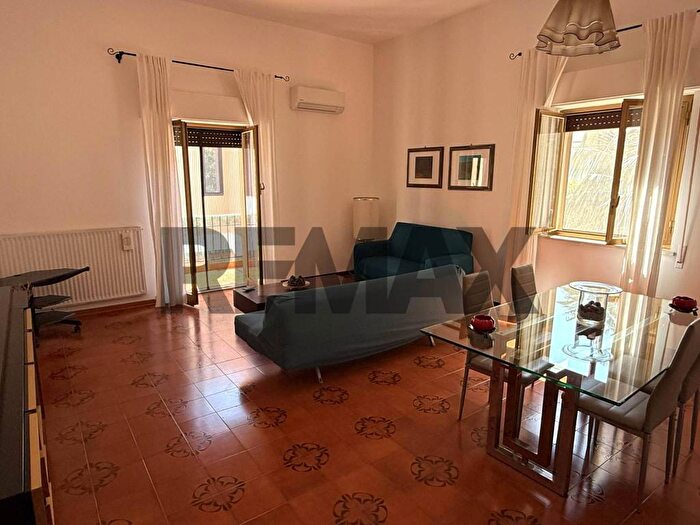 Appartamento con 5 locali in affitto in Viale Giunone, Mondello Valdesi, Palermo