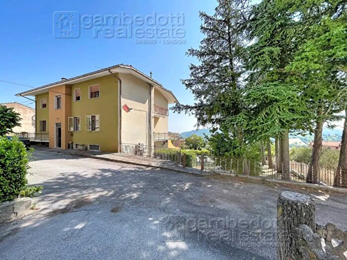 Casa con 13 locali in vendita in Serra Sant'Abbondio