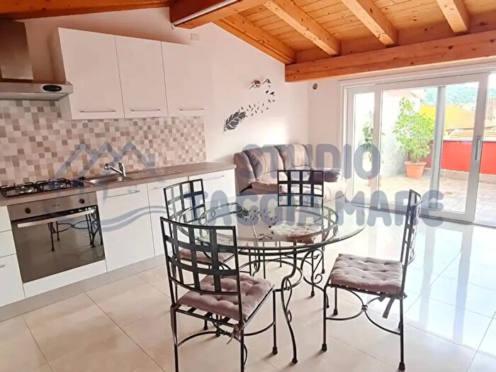 Casa con 7 locali in vendita in Piazza Padre Santo, Camporosso