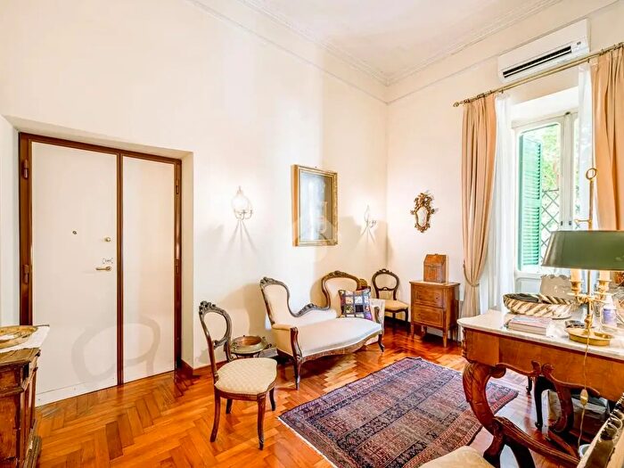 Appartamento con 6 locali in vendita in Ad Via Germanico, Roma