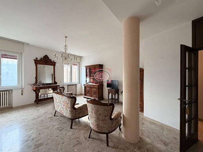 Appartamento con 6 locali in affitto in Centro Storico, Cesena