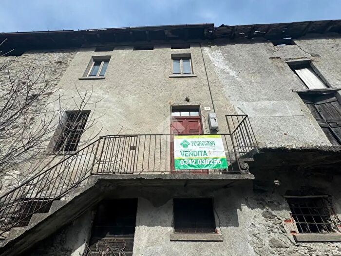 Casa con 8 locali in vendita in Via Nazionale, Colorina