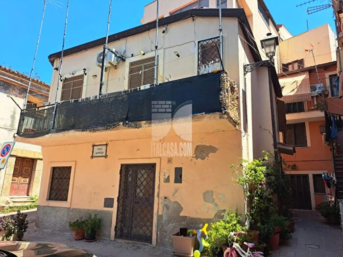 Casa trilocale in vendita in Piazza San Pietro, Crotone