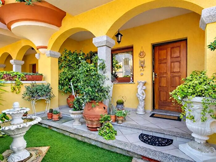 Casa con 5 locali in vendita in Via Venafiorita, Olbia