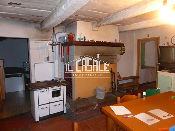 Casa con 8 locali in vendita in San Godenzo