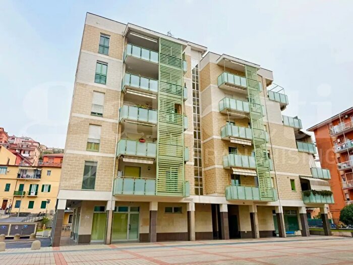 Appartamento quadrilocale in vendita in Via San Pio da Pietrelcina Snc, Imperia