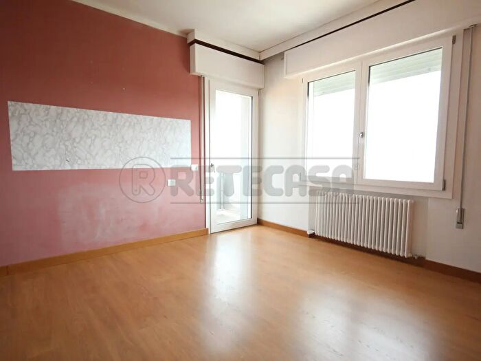 Appartamento con 6 locali in vendita in Via Petrarca, Fontaniva