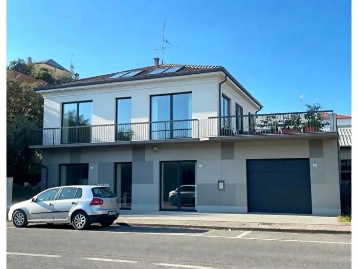 Casa con 6 locali in vendita in Via Marecchiese, Rimini