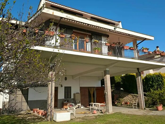 Casa con 10 locali in vendita in Tarquinia