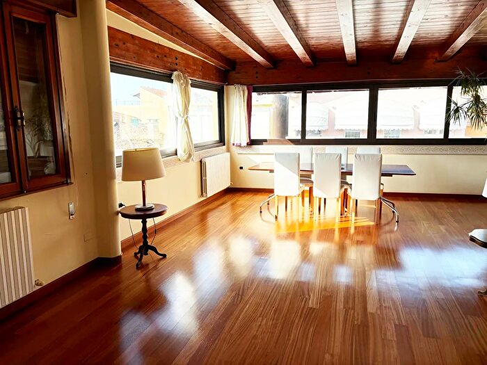 Appartamento con 9 locali in vendita in Via San Marco, Chioggia